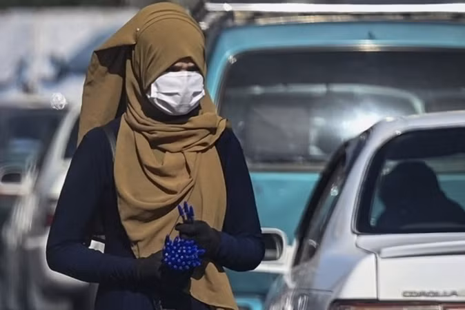 Taliban cấm phụ nữ đi máy bay nếu không có nam giới hộ tống