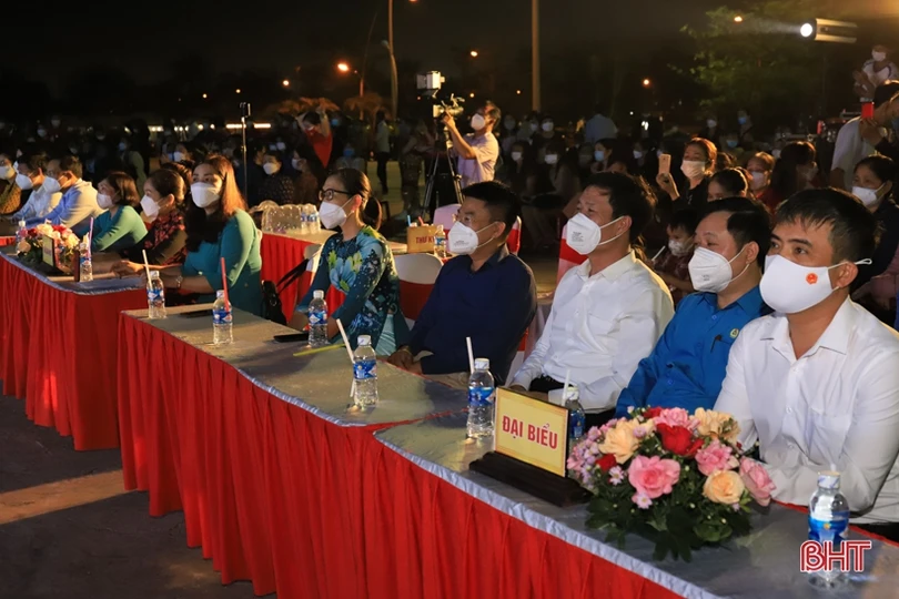 Hấp dẫn liên hoan dân vũ mừng khai trương du lịch biển Xuân Thành