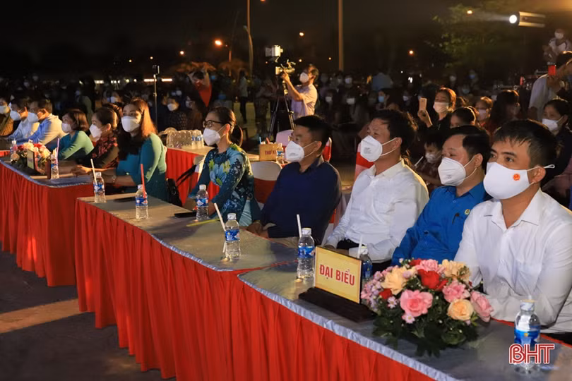 Hấp dẫn liên hoan dân vũ mừng khai trương du lịch biển Xuân Thành