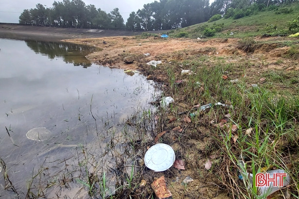 Lên ngắm hồ Thiên Tượng hay lên... xả rác?!