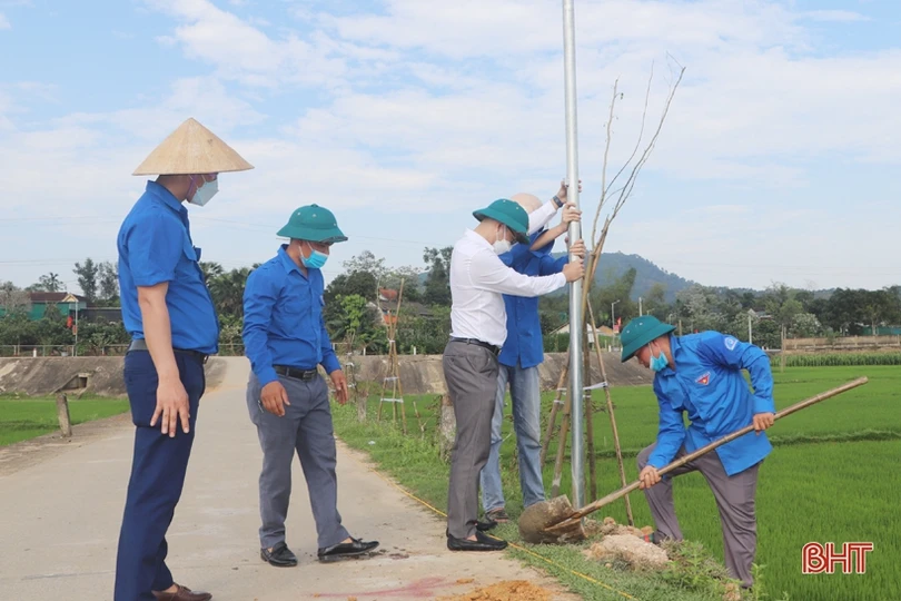 Lắp đặt công trình “Đường điện thanh niên” gần 30 triệu đồng tại Vũ Quang