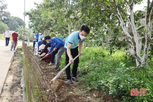 Tuổi trẻ VietinBank Hà Tĩnh ra quân hưởng ứng “Ngày chủ nhật xanh”