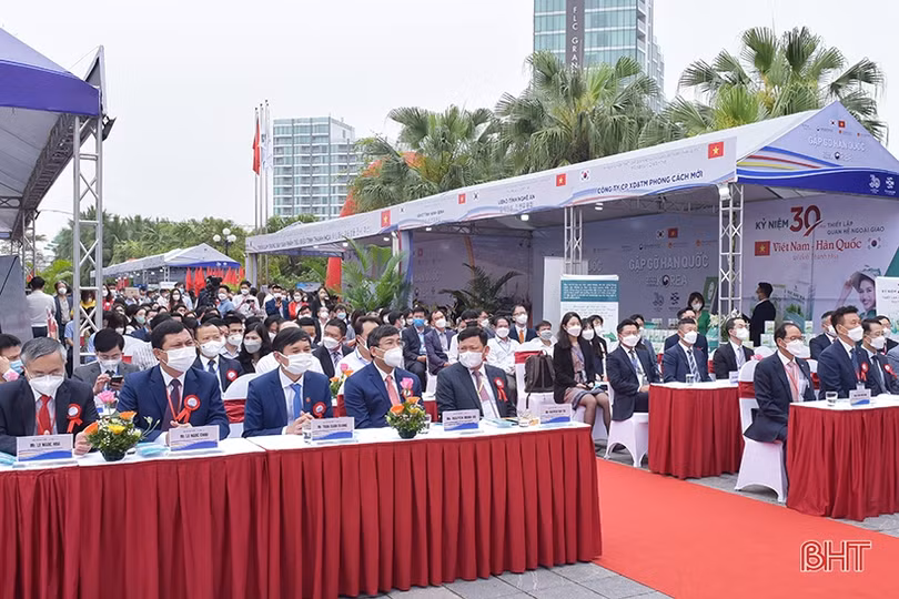 Ấn tượng sản phẩm tiêu biểu Hà Tĩnh tại Hội nghị gặp gỡ Hàn Quốc 2022