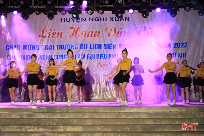 Hấp dẫn liên hoan dân vũ mừng khai trương du lịch biển Xuân Thành
