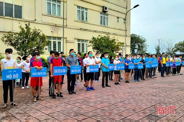 250 vận động viên tranh tài tại Giải cầu lông huyện Lộc Hà năm 2022