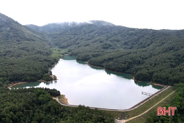 Lên ngắm hồ Thiên Tượng hay lên... xả rác?!