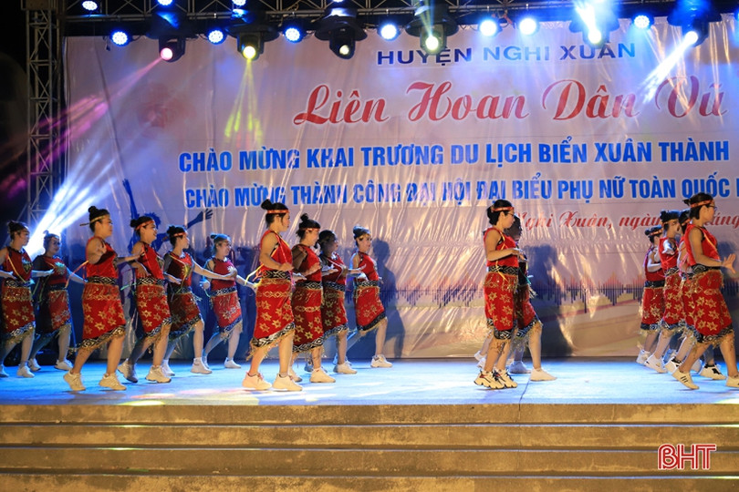Hấp dẫn liên hoan dân vũ mừng khai trương du lịch biển Xuân Thành