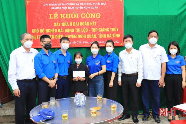 Nghi Xuân khởi công xây dựng 2 nhà ở cho hộ nghèo, cận nghèo