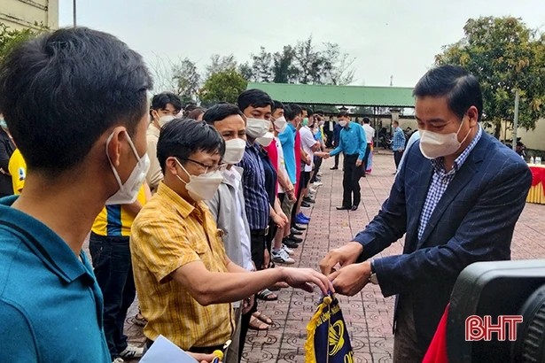 250 vận động viên tranh tài tại Giải cầu lông huyện Lộc Hà năm 2022