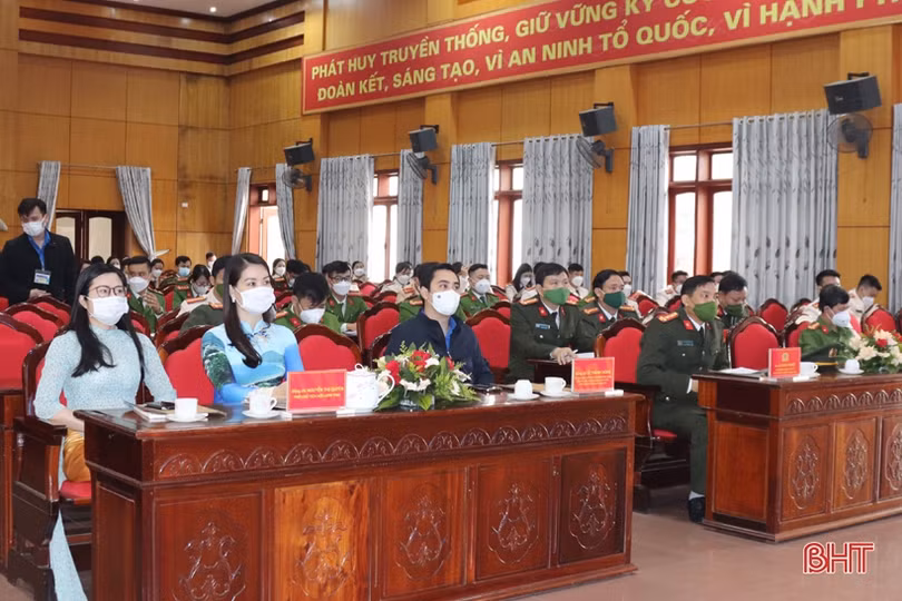 Tuyên dương 20 thanh niên, phụ nữ Công an Hà Tĩnh tiêu biểu