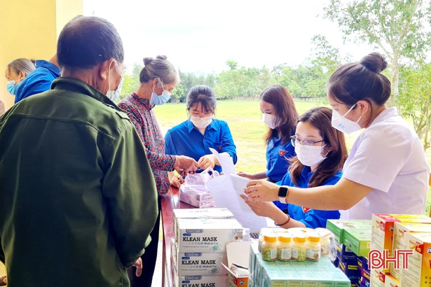 Khám, cấp thuốc miễn phí cho gần 90 thương, bệnh binh ở xã Kỳ Sơn
