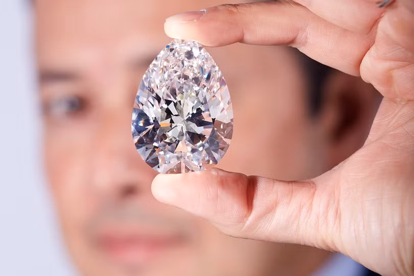 Kim cương hơn 200 carat trình làng sau 20 năm
