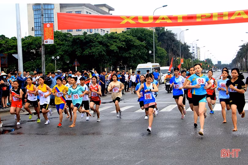 Người Hà Tĩnh sôi nổi thi đua luyện tập thể dục, thể thao theo gương Bác Hồ