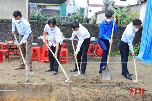 Nghi Xuân khởi công xây dựng 2 nhà ở cho hộ nghèo, cận nghèo