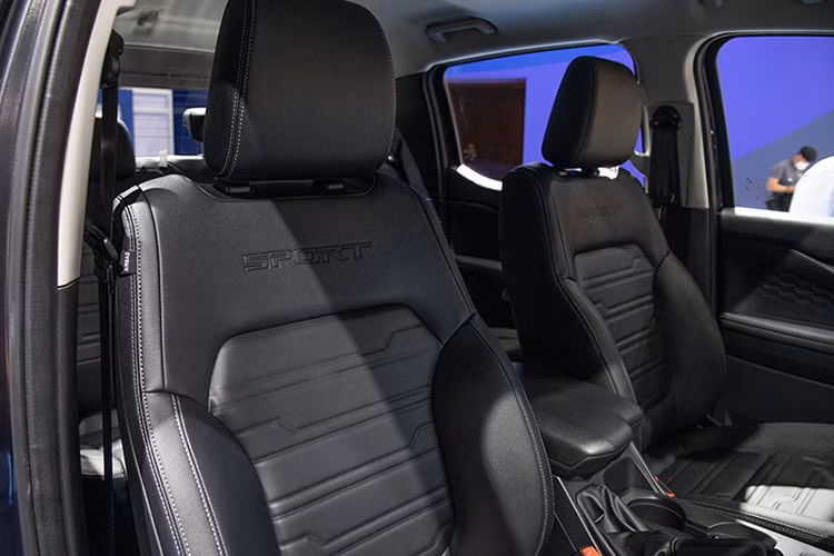 Cận cảnh “hàng hot” Ford Ranger 2022 từ 680 triệu đồng