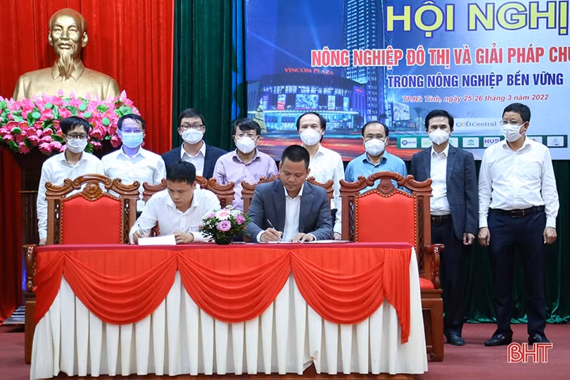 TP Hà Tĩnh: Các doanh nghiệp, HTX ký kết chuyển đổi số trong nông nghiệp