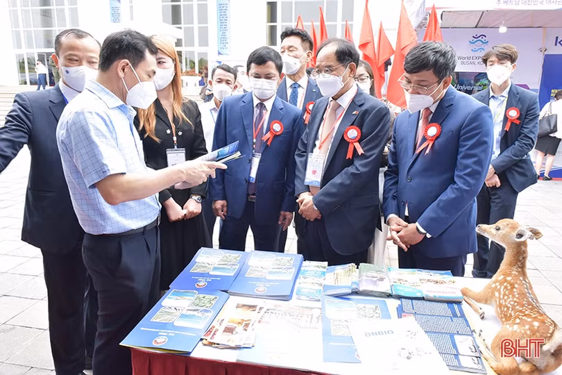 Ấn tượng sản phẩm tiêu biểu Hà Tĩnh tại Hội nghị gặp gỡ Hàn Quốc 2022