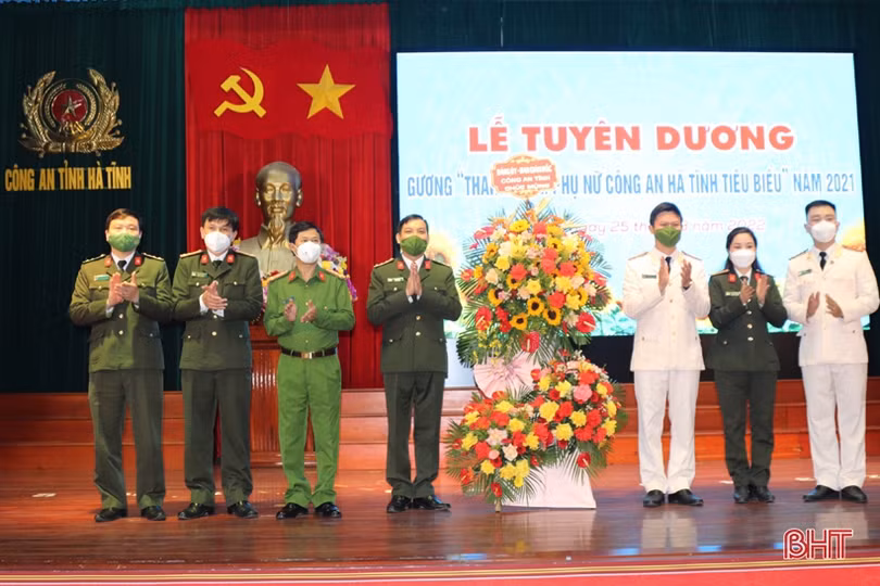 Tuyên dương 20 thanh niên, phụ nữ Công an Hà Tĩnh tiêu biểu