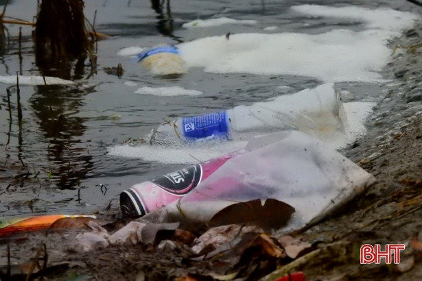 Lên ngắm hồ Thiên Tượng hay lên... xả rác?!