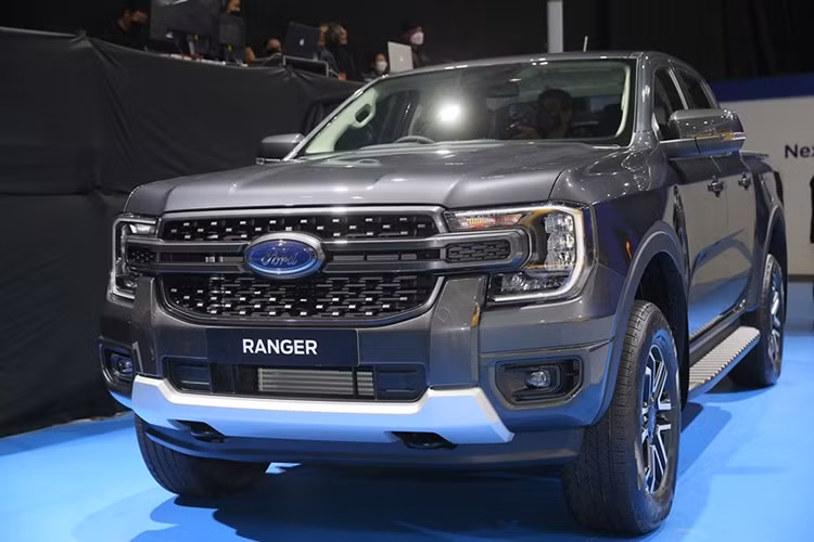 Cận cảnh “hàng hot” Ford Ranger 2022 từ 680 triệu đồng