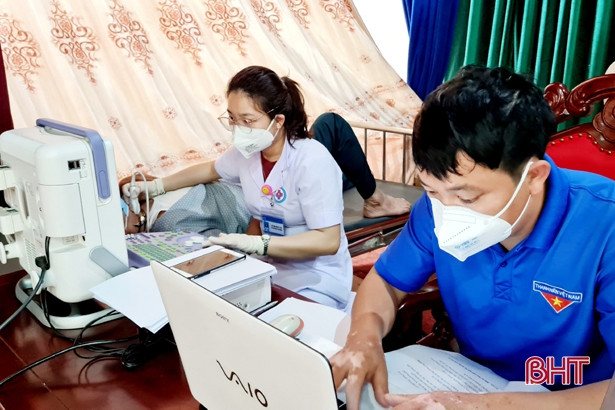 Khám, cấp thuốc miễn phí cho gần 90 thương, bệnh binh ở xã Kỳ Sơn