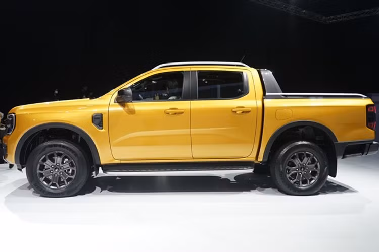Cận cảnh “hàng hot” Ford Ranger 2022 từ 680 triệu đồng