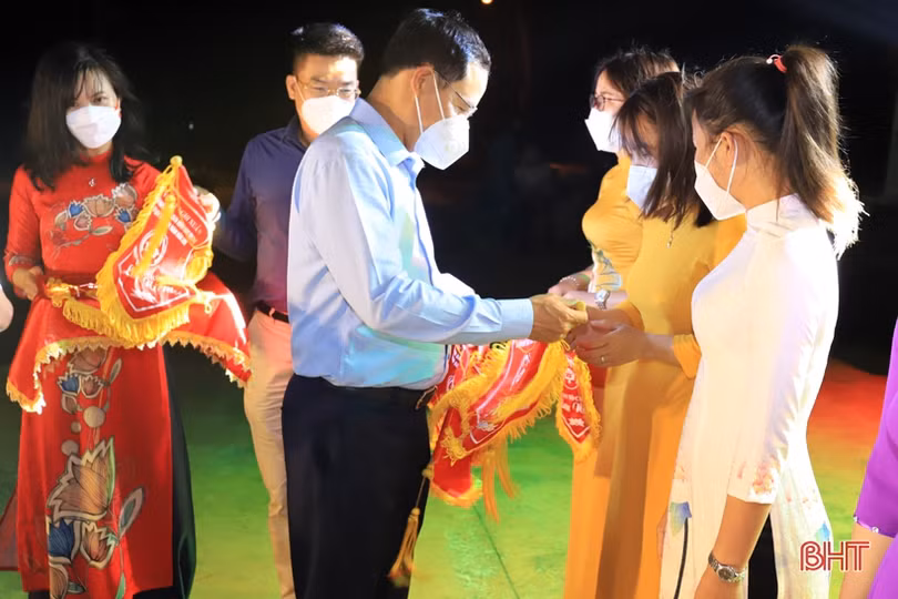 Hấp dẫn liên hoan dân vũ mừng khai trương du lịch biển Xuân Thành