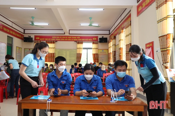 Tuổi trẻ VietinBank Hà Tĩnh ra quân hưởng ứng “Ngày chủ nhật xanh”