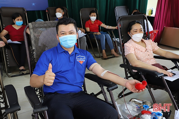 Cẩm Xuyên thu về 235 đơn vị máu trong ngày hội hiến máu tình nguyện