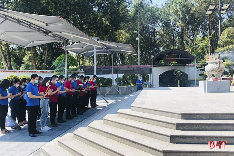 Ngã ba Đồng Lộc đón hơn 500 lượt khách trong ngày thành lập Đoàn