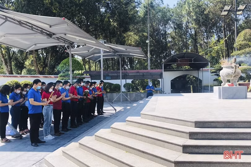 Ngã ba Đồng Lộc đón hơn 500 lượt khách trong ngày thành lập Đoàn