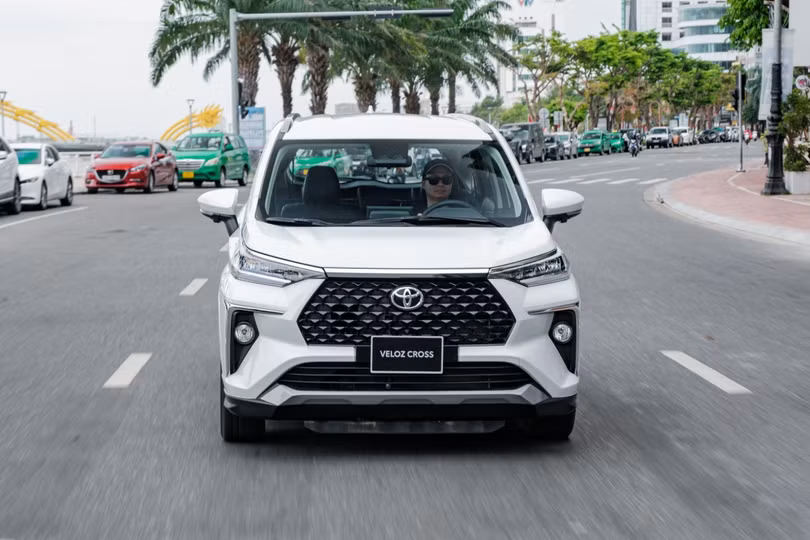 Toyota Veloz Cross - Mitsubishi Xpander: cuộc chiến MPV cỡ nhỏ mới