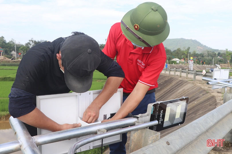 Lắp đặt công trình “Đường điện thanh niên” gần 30 triệu đồng tại Vũ Quang