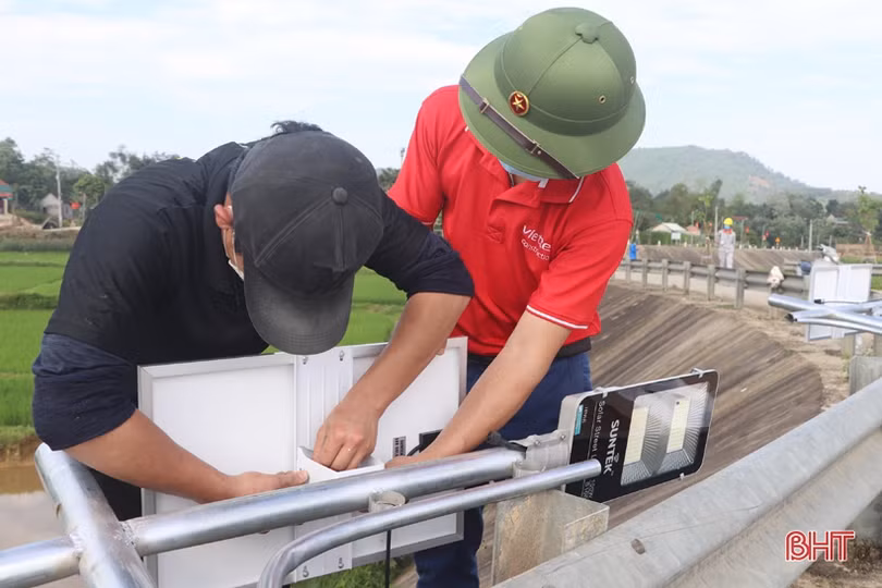 Lắp đặt công trình “Đường điện thanh niên” gần 30 triệu đồng tại Vũ Quang