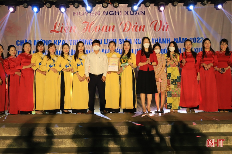 Hấp dẫn liên hoan dân vũ mừng khai trương du lịch biển Xuân Thành