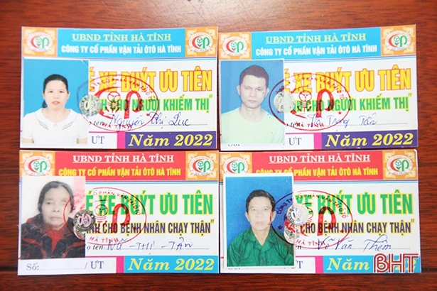 Tặng 500 thẻ đi xe buýt cho người khiếm thị và bệnh nhân chạy thận