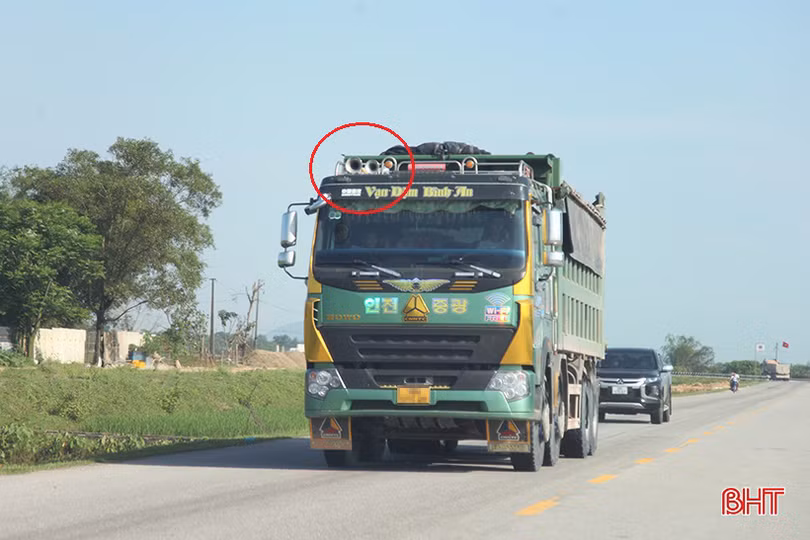 Hà Tĩnh: Ra đường sợ nhất... còi hơi!