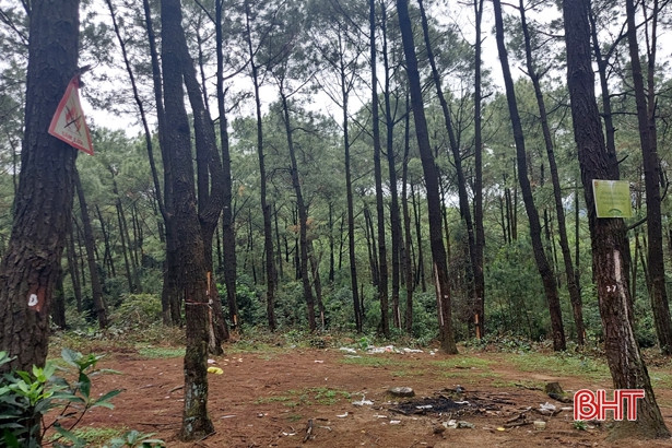 Lên ngắm hồ Thiên Tượng hay lên... xả rác?!