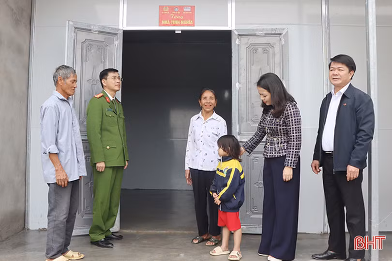 Bàn giao tổng thể 1.000 ngôi nhà do Bộ Công an kêu gọi hỗ trợ vào cuối tháng 3