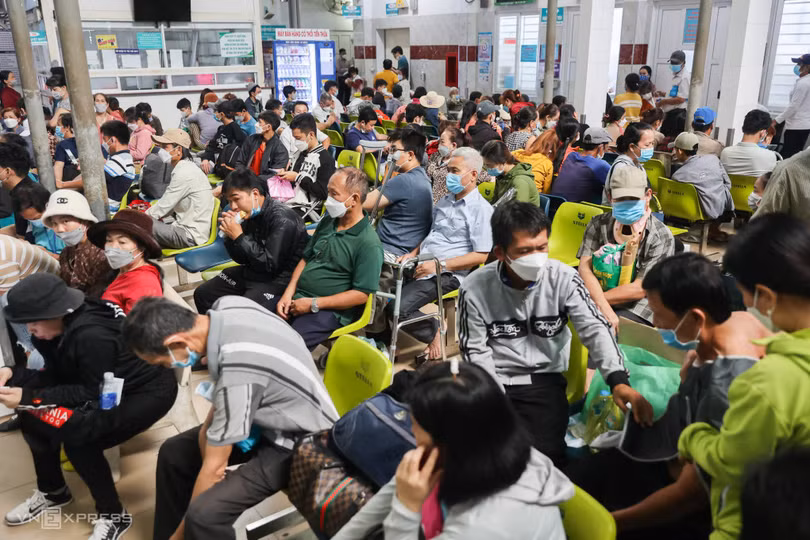 Đề xuất ba phương án nâng mức đóng bảo hiểm y tế