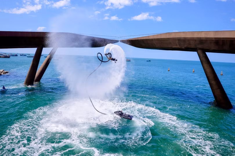 Hàng nghìn du khách xem trình diễn thể thao mạo hiểm tại Phú Quốc