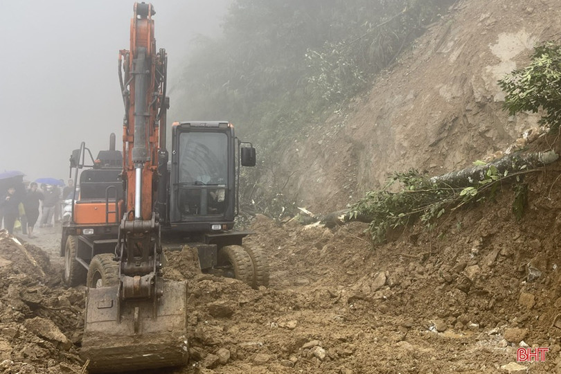 Đường lên Cửa khẩu Cầu Treo được thông tuyến sau thời gian ngắn khắc phục