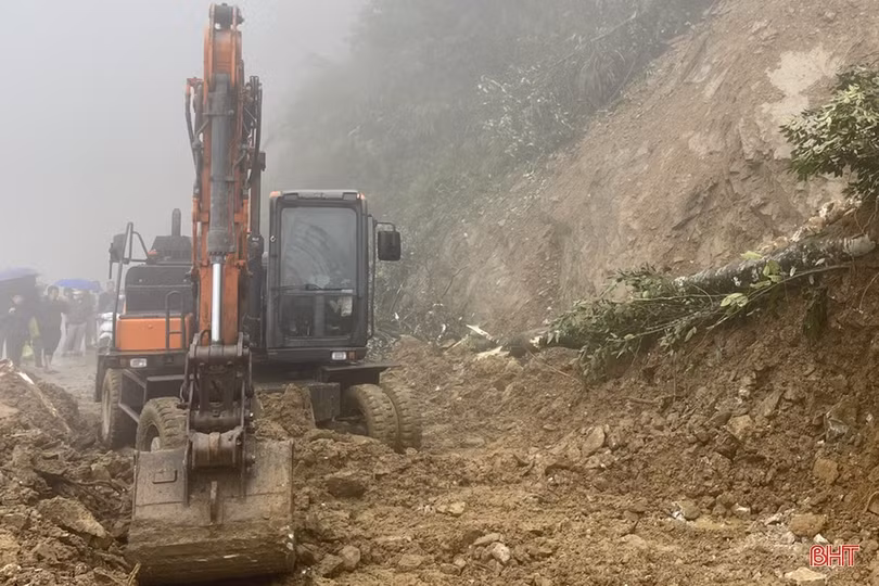 Đường lên Cửa khẩu Cầu Treo được thông tuyến sau thời gian ngắn khắc phục