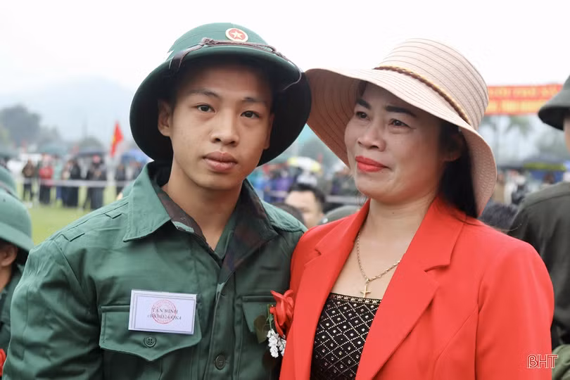 Sáng nay, 1.500 tân binh Hà Tĩnh lên đường tòng quân