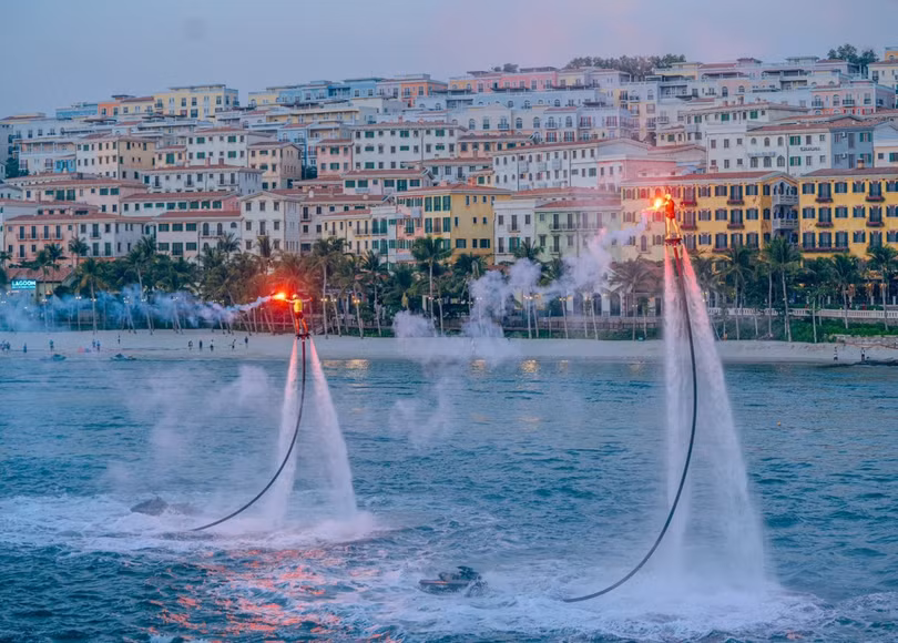 Hàng nghìn du khách xem trình diễn thể thao mạo hiểm tại Phú Quốc