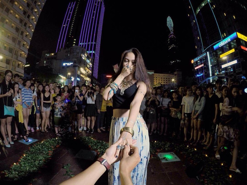 bo anh cuc hot cua cap doi viet nam tay nhau di khap the gian