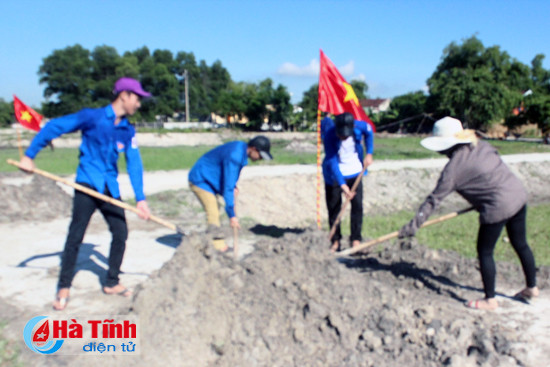 dvtn ky anh ra quan giup dan xay dung nong thon moi