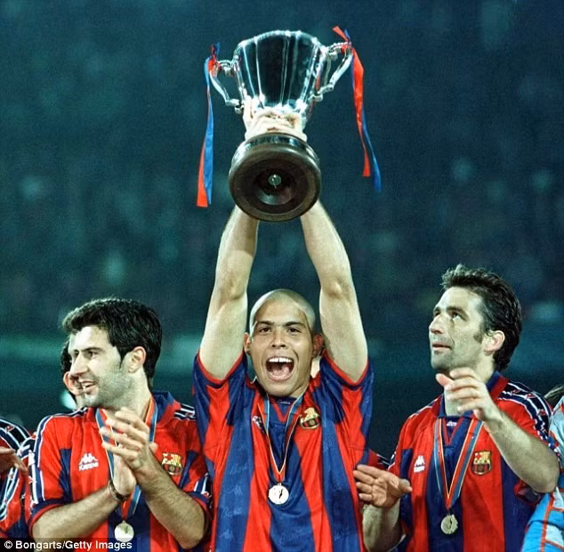 tron 20 nam barca chung kien ronaldo huyen thoai ra doi