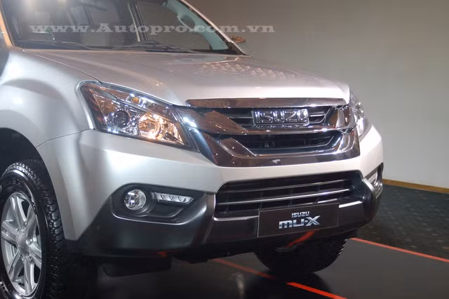 isuzu mu x co gi hot de canh tranh voi toyota fortuner