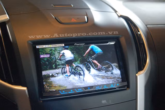 isuzu mu x co gi hot de canh tranh voi toyota fortuner